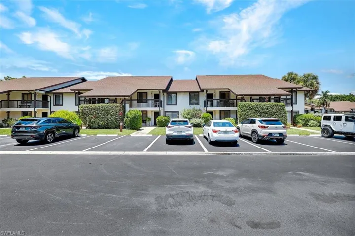 800 Misty Pines Cir 205, Naples, Florida 34105