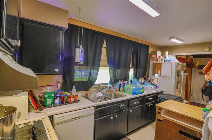 4102 SE 8th AVE, CAPE CORAL FL 33904