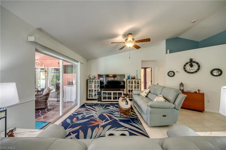 1821 Nw 1st Pl, Cape Coral, Florida 33993