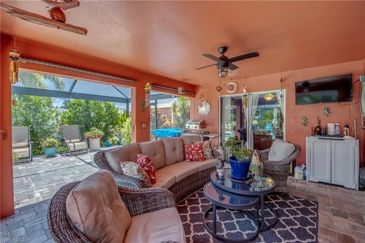 1821 Nw 1st Pl, Cape Coral, Florida 33993