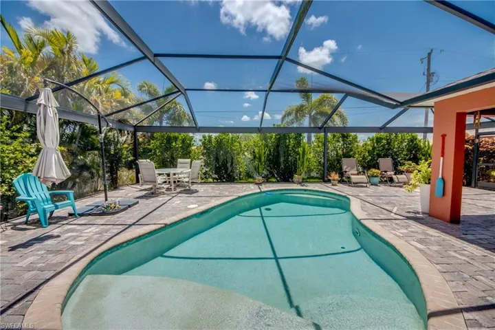 1821 Nw 1st Pl, Cape Coral, Florida 33993