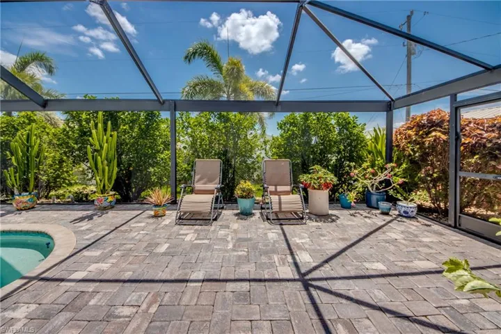 1821 Nw 1st Pl, Cape Coral, Florida 33993