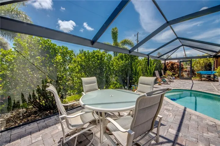 1821 Nw 1st Pl, Cape Coral, Florida 33993