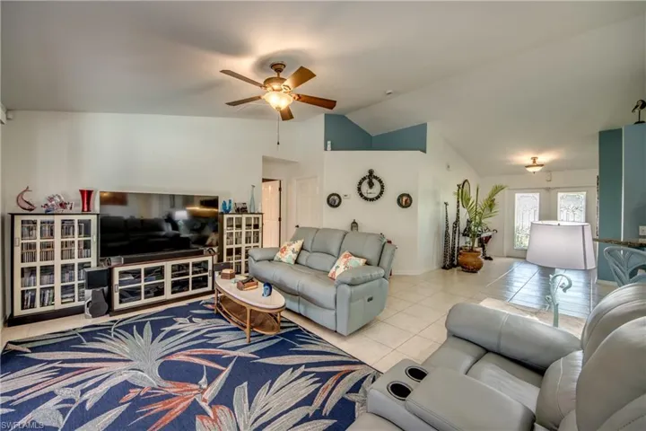 1821 Nw 1st Pl, Cape Coral, Florida 33993