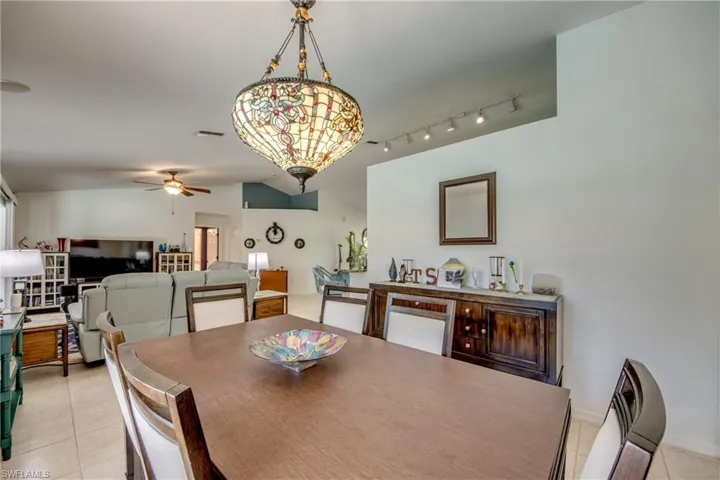 1821 Nw 1st Pl, Cape Coral, Florida 33993