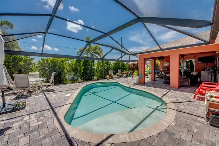 1821 Nw 1st Pl, Cape Coral, Florida 33993