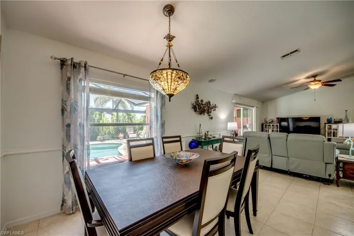 1821 Nw 1st Pl, Cape Coral, Florida 33993