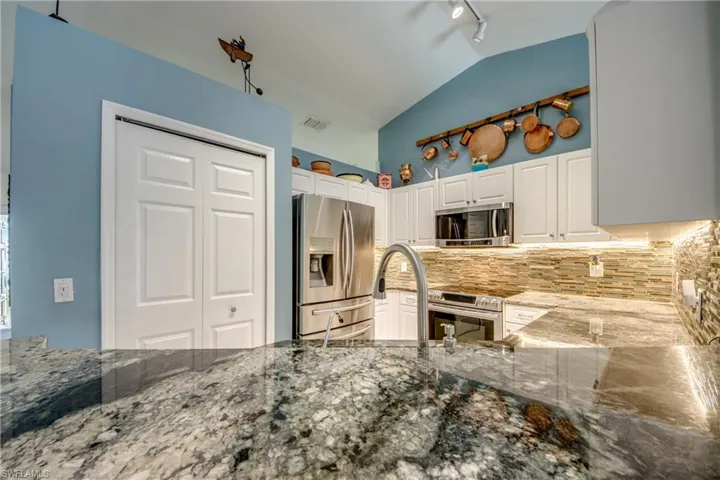 1821 Nw 1st Pl, Cape Coral, Florida 33993