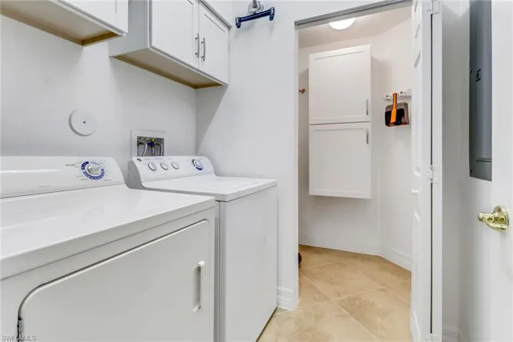 EXTRA STORAGE ROOM