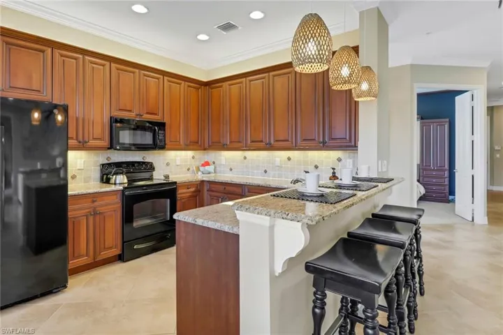BREAKFAST BAR