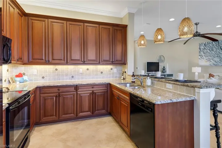 OPEN KITCHEN AND BAR
