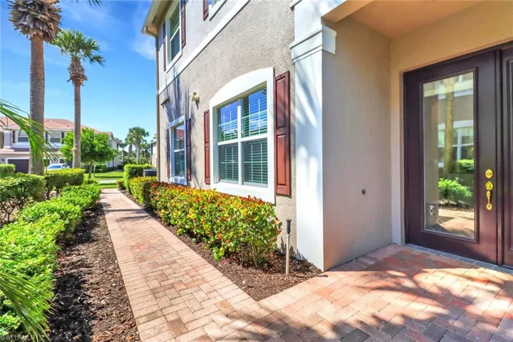 RESIDENCE HAS SIDE ENTRY AND PRIVATE WALKWAY