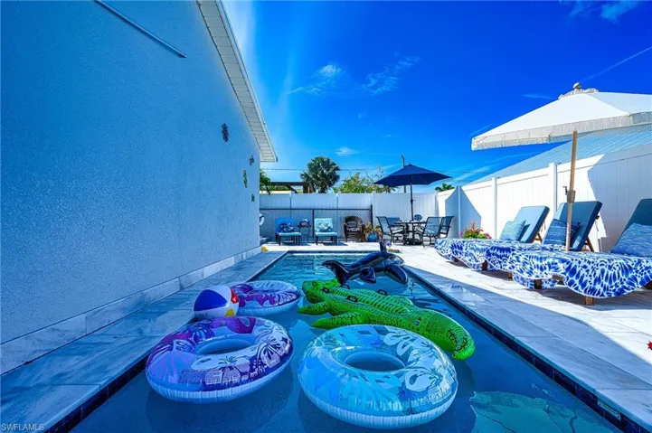 Tons of seating and large areas for entertaining!