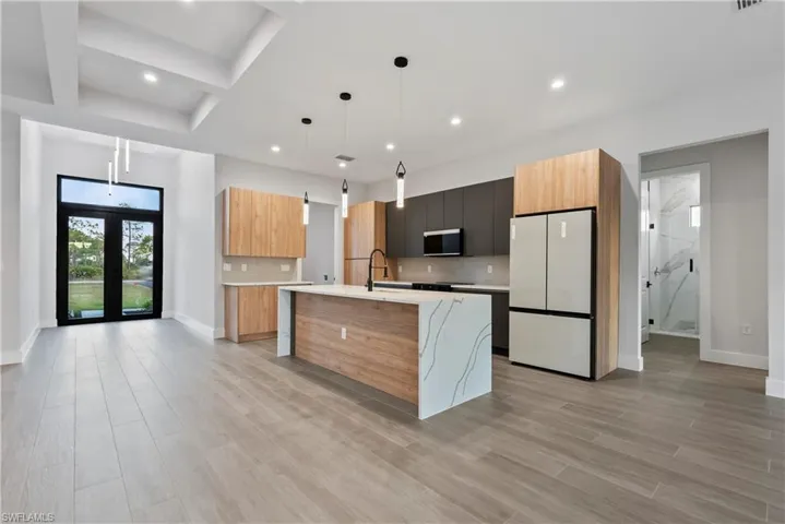 1631  Desoto N BLVD, Naples, FL 34120