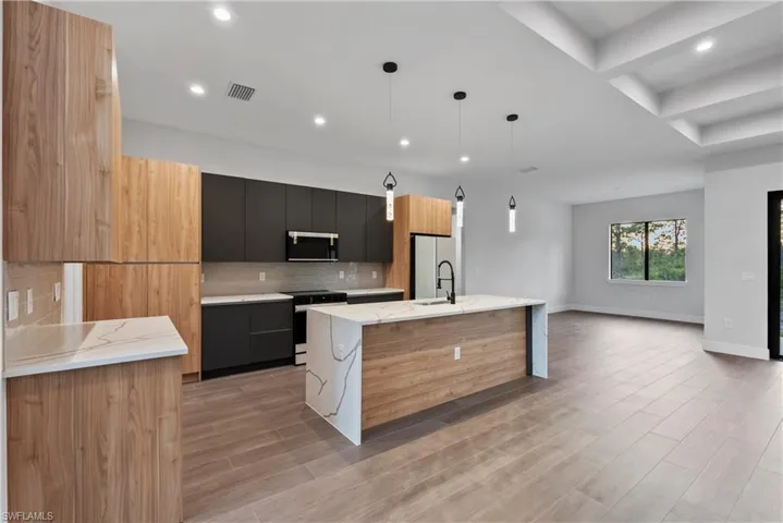 1631  Desoto N BLVD, Naples, FL 34120