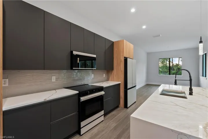 1631  Desoto N BLVD, Naples, FL 34120