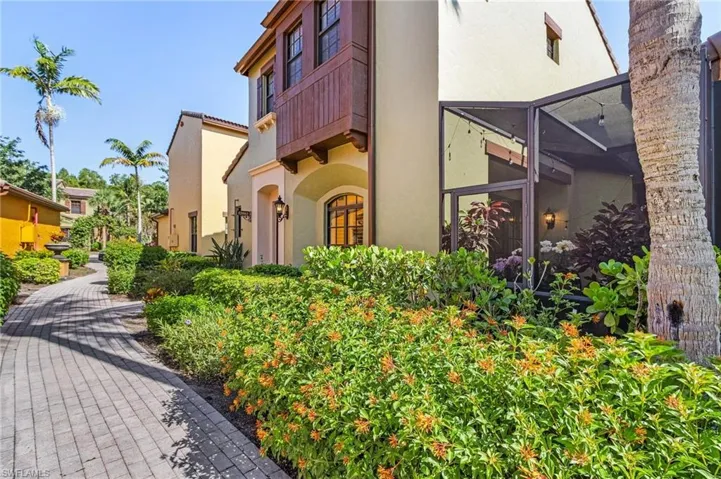 Detached casita with screened in lanai