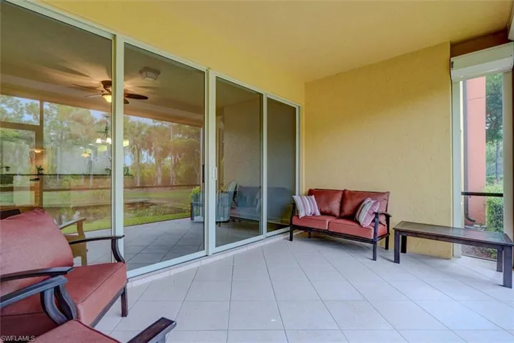 Sunroom with ceiling fan