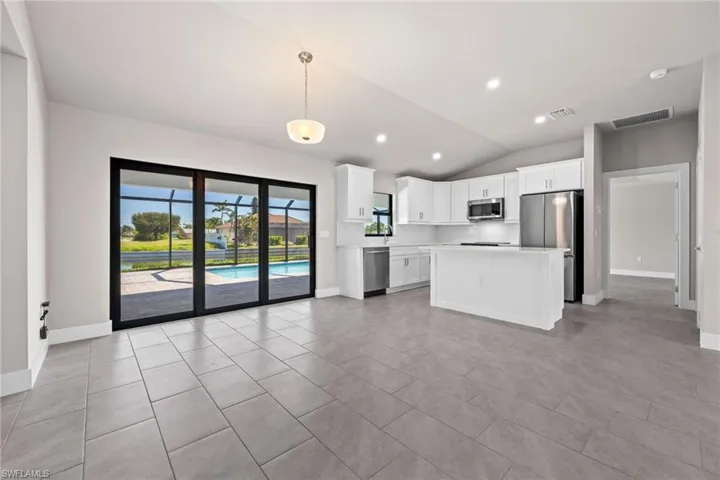 1807 Ne 2nd St, Cape Coral, Florida 33909