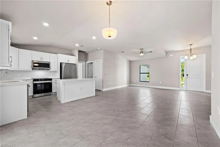 1807 Ne 2nd St, Cape Coral, Florida 33909