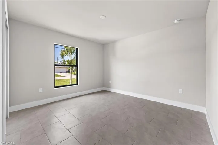 1807 Ne 2nd St, Cape Coral, Florida 33909