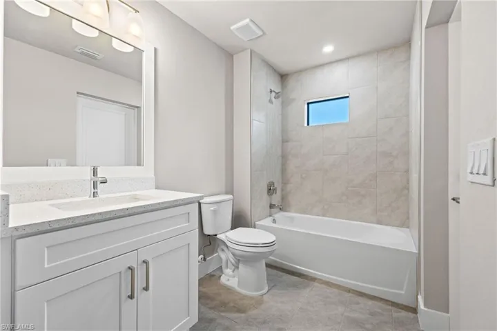 1807 Ne 2nd St, Cape Coral, Florida 33909
