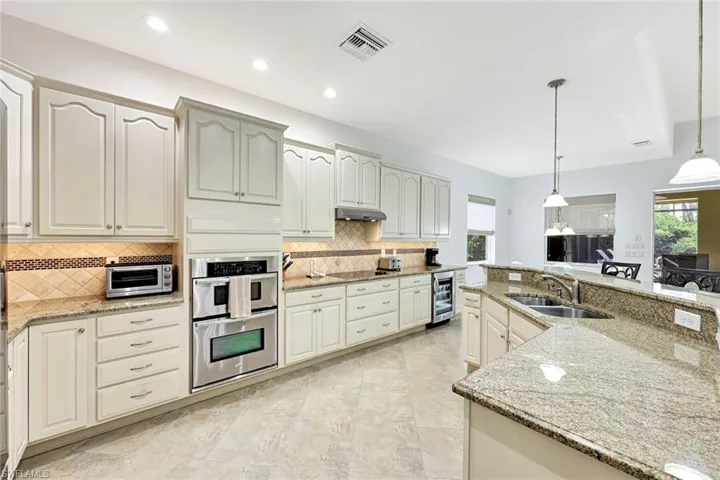 7655 Martino Cir, Naples, Florida 34112