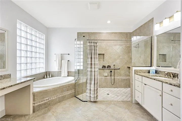 7655 Martino Cir, Naples, Florida 34112