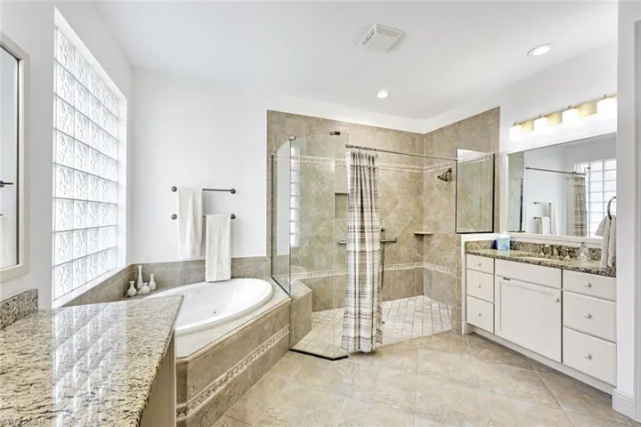 7655 Martino Cir, Naples, Florida 34112