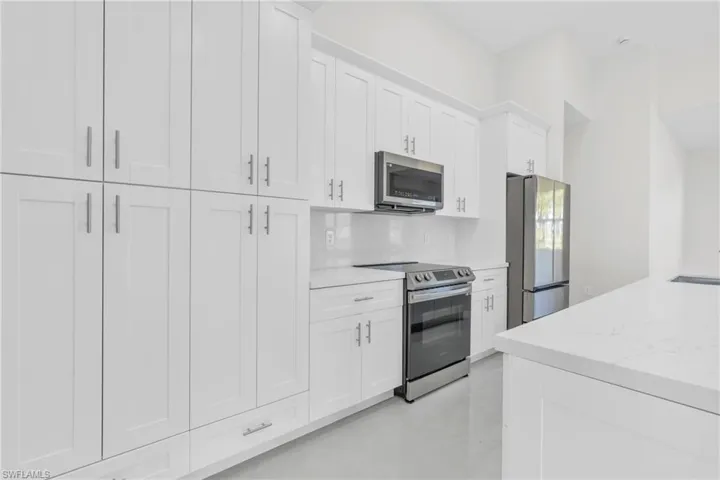 479 NE 4th AVE, CAPE CORAL FL 33909