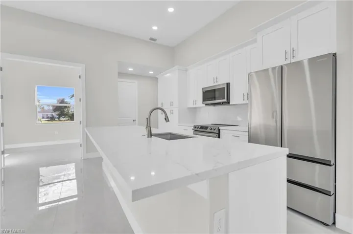 479 NE 4th AVE, CAPE CORAL FL 33909