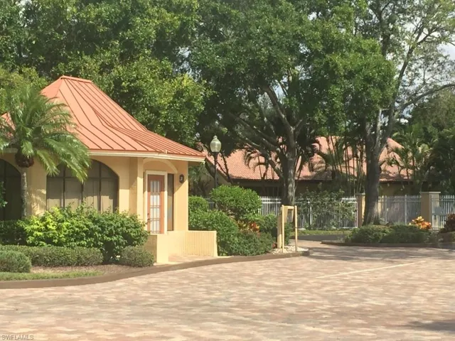 Entrance to Pinebrook