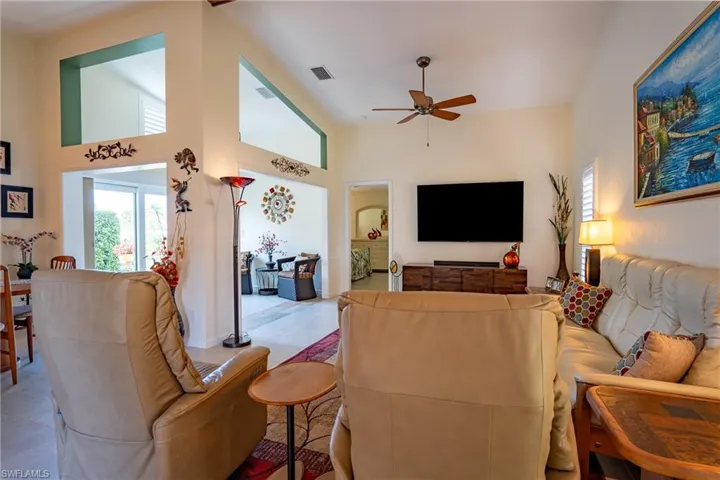 Living room with a towering ceiling