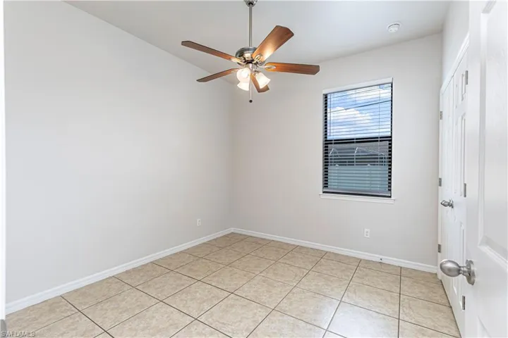 819 14th Pl, Cape Coral, Florida 33991