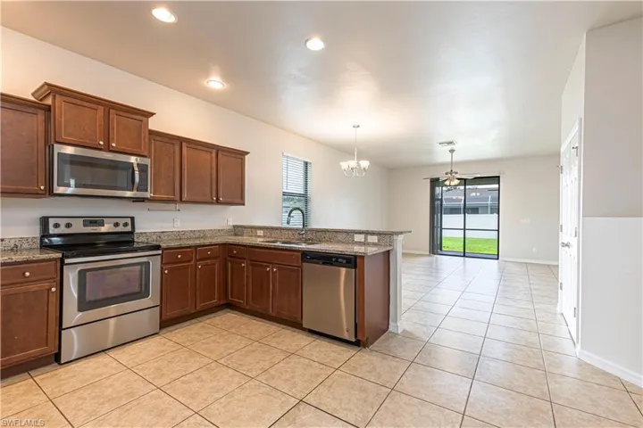 819 14th Pl, Cape Coral, Florida 33991