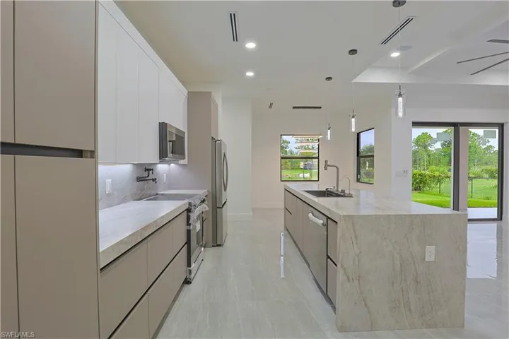 1408 Dixie Ave, Lehigh Acres, Florida 33972