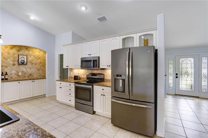 1939 SE 17th PL, CAPE CORAL FL 33990