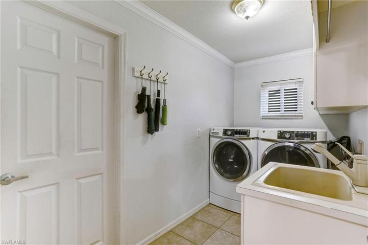 1939 SE 17th PL, CAPE CORAL FL 33990