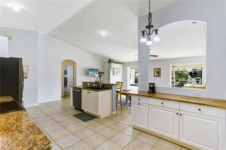 1939 SE 17th PL, CAPE CORAL FL 33990