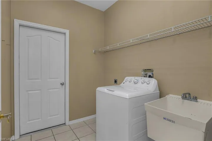 11082 Lakeland Cir, Fort Myers, Florida 33913