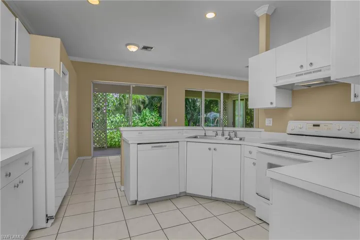 11082 Lakeland Cir, Fort Myers, Florida 33913
