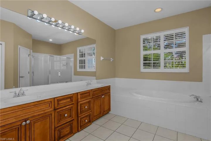 11082 Lakeland Cir, Fort Myers, Florida 33913