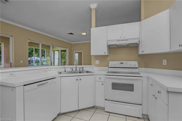 11082 Lakeland Cir, Fort Myers, Florida 33913