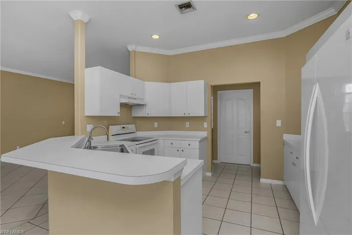 11082 Lakeland Cir, Fort Myers, Florida 33913