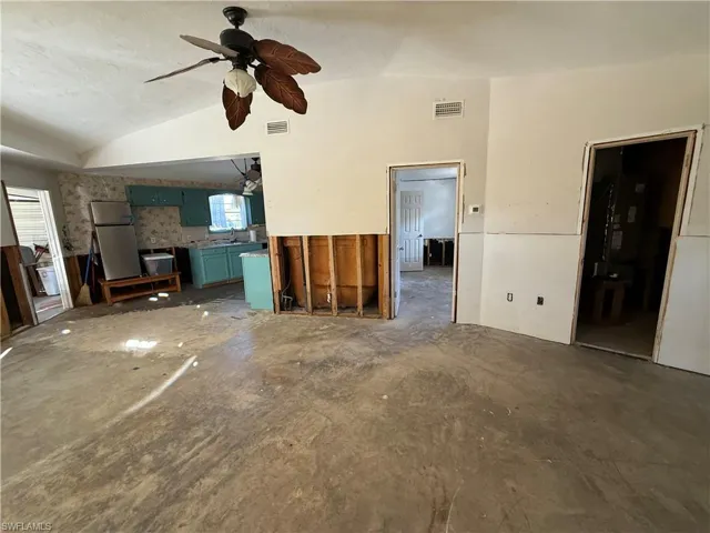 Unfurnished living room