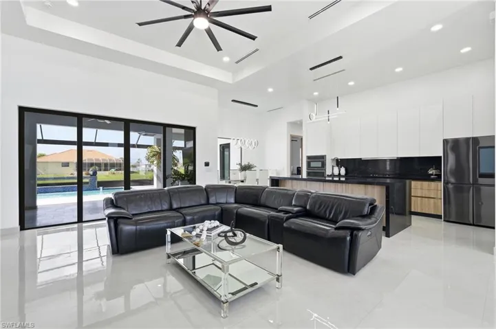 18 Ne 6th St, Cape Coral, Florida 33909