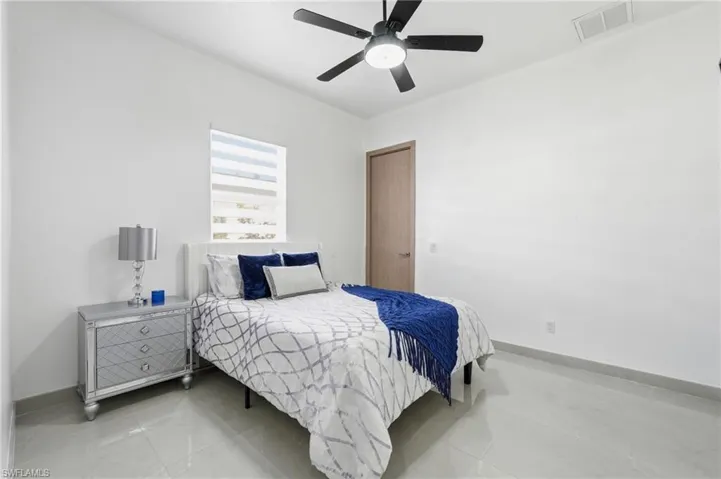 18 Ne 6th St, Cape Coral, Florida 33909