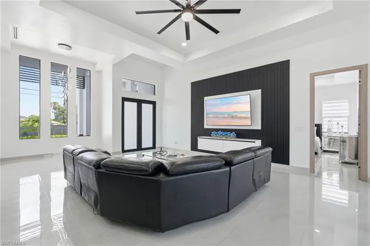 18 Ne 6th St, Cape Coral, Florida 33909