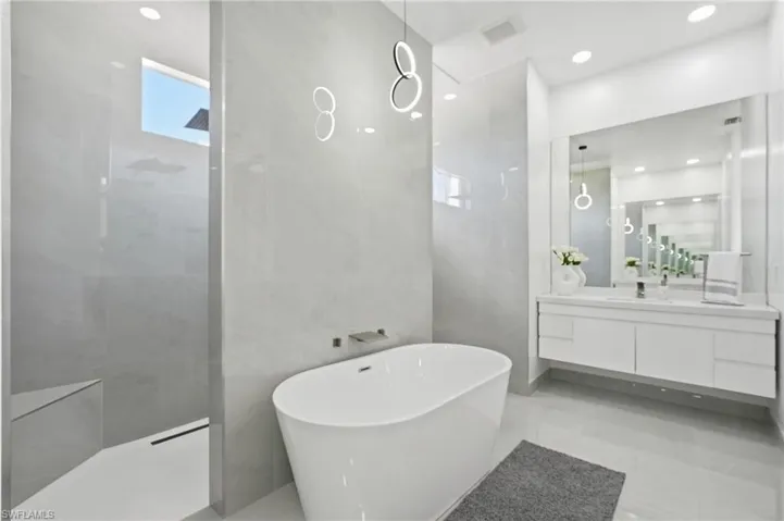 18 Ne 6th St, Cape Coral, Florida 33909