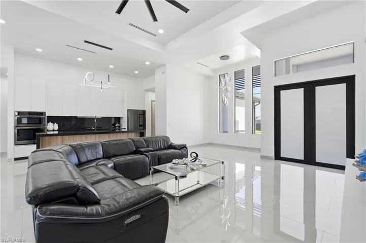 18 Ne 6th St, Cape Coral, Florida 33909